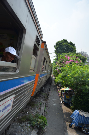 train to ayutthaya
